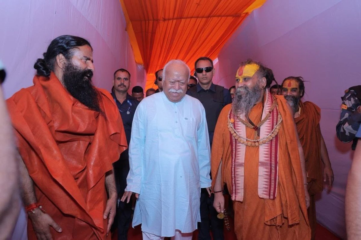 Erpavanbjp's tweet photo. माननीय सरसंघ संचालक श्रीमोहन भागवत जी का आगमन,
452 वें श्री मलूक जयंती महोत्सव एवं
श्रीसीताराम निकुञ्ज अष्टयाम लीला महोत्सव।
साथ में पूज्य गुरुदेव राजेंद्र दास जी महाराज 🙏

#MohanBhagwat #mohanbhagwatji #rajendradasjimaharaj #malookpeeth #vrindavandham #rssbofficial #RSS4Nation https://t.co/AZphk10Qjl
