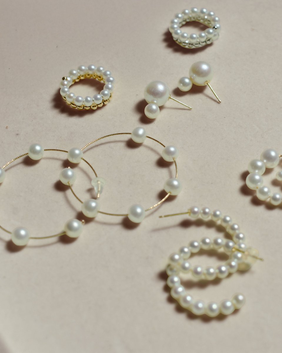 Pearlish_jp's tweet image. 🤍

洗練された雰囲気のオールパールピアス
真珠の白に秘められた複雑なテリ感を贅沢に
主役の存在感を放ちます✨

#Pearlish
#パーリッシュ
#パールジュエリー
#パールチョーカー
#pearls