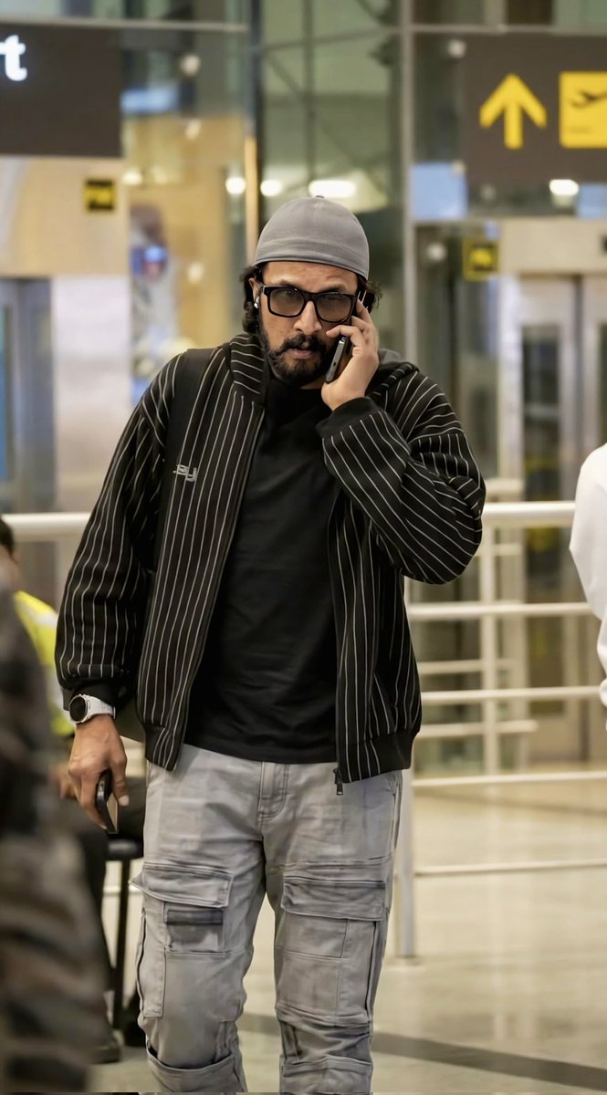 DVGKSSS's tweet photo. Swag giving vibes of vintage Kiccha 🔥😎

#Kicchasudeep #kiccha48 
#brbfirstblood https://t.co/8iRnSaXifY