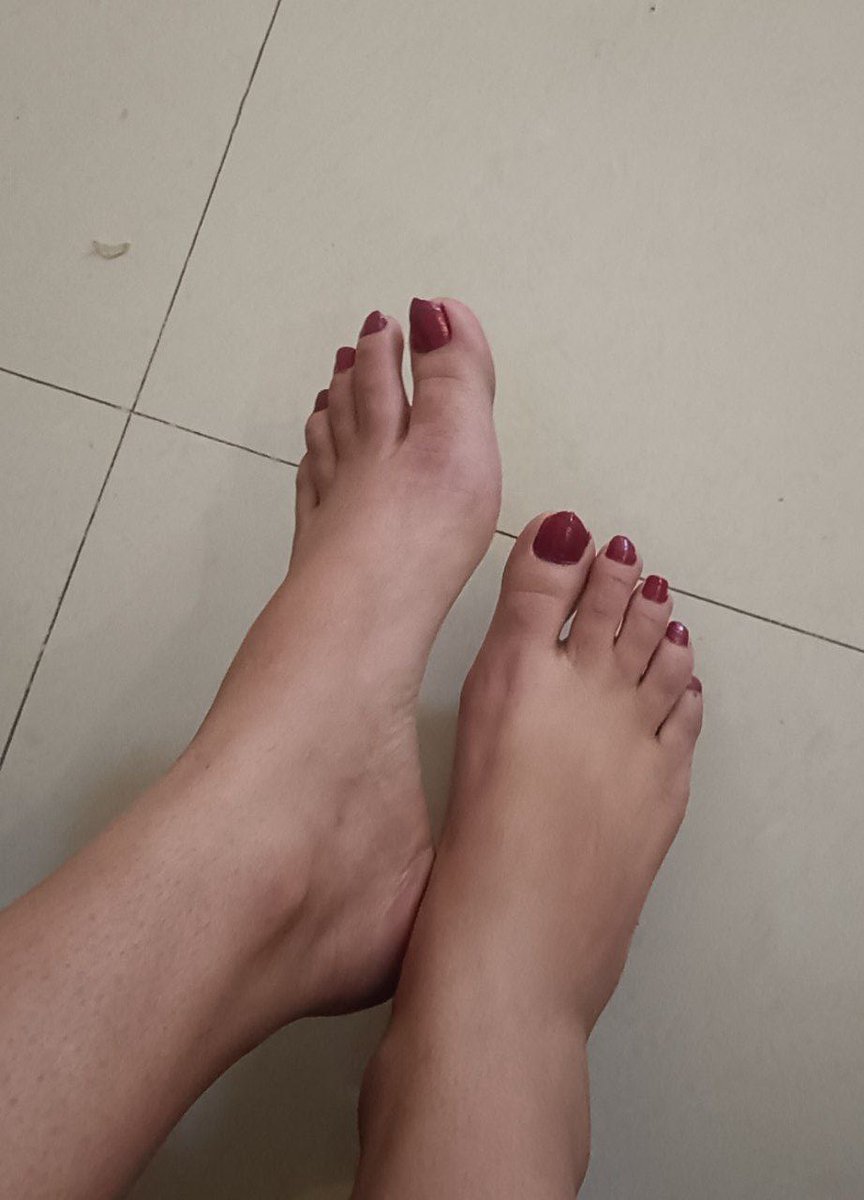 Deepikagoddess1's tweet photo. Your telugu mistress 👠 https://t.co/IqSJyxyR1R