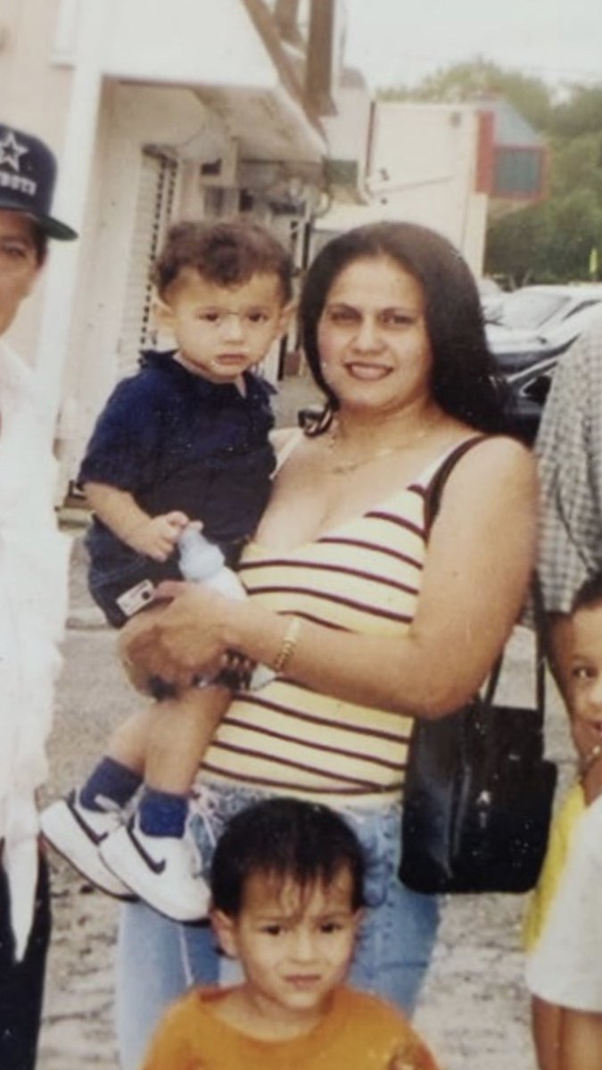 mr. right tweet media