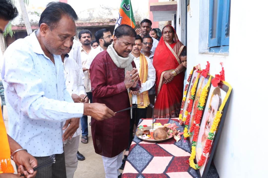 KedarKashyapBJP's tweet image. भारतीय जनता पार्टी के 47वें स्थापना दिवस के पावन अवसर पर भानपुरी (फरसागुड़ा) में बूथ अध्यक्ष श्री बेनूराम साहू जी के निवास में स्थापना दिवस मनाकर "सबका साथ, सबका विकास, सबका विश्वास और सबका प्रयास" के मूल मंत्र के साथ विकसित।

#BJP4IND #BJP4CGState #47YearsOfNationFirst