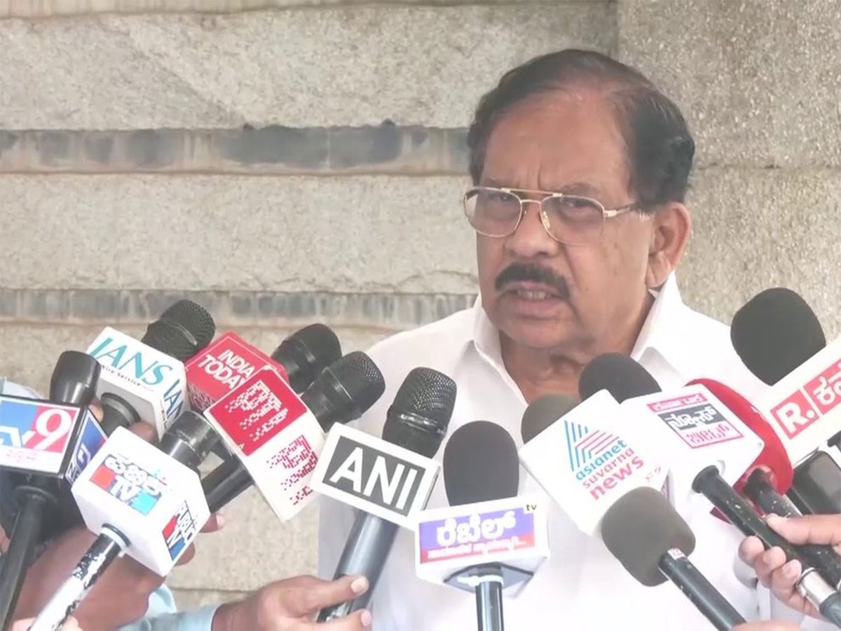 ani_digital's tweet image. Not right to speculate every day, party high command will decide: Karnataka Minister Parameshwara amid leadership change buzz

Read @ANI Story | aninews.in/news/national/… 

#GParameshwara #Karnataka #Siddaramaiah