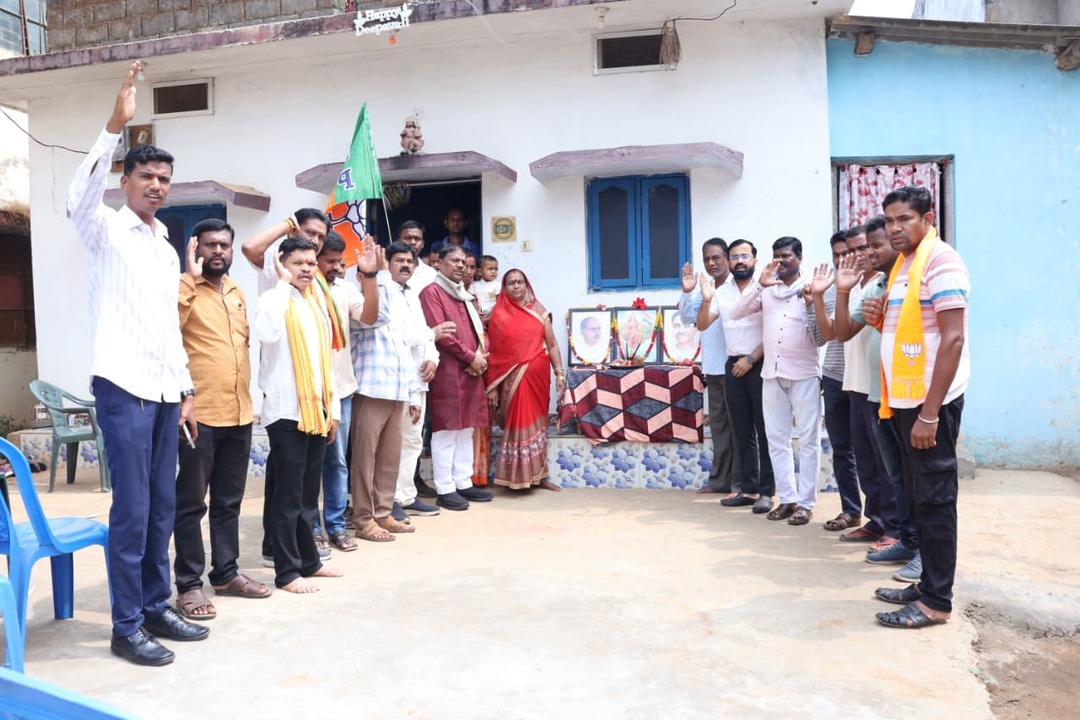 KedarKashyapBJP's tweet image. भारतीय जनता पार्टी के 47वें स्थापना दिवस के पावन अवसर पर भानपुरी (फरसागुड़ा) में बूथ अध्यक्ष श्री बेनूराम साहू जी के निवास में स्थापना दिवस मनाकर "सबका साथ, सबका विकास, सबका विश्वास और सबका प्रयास" के मूल मंत्र के साथ विकसित।

#BJP4IND #BJP4CGState #47YearsOfNationFirst