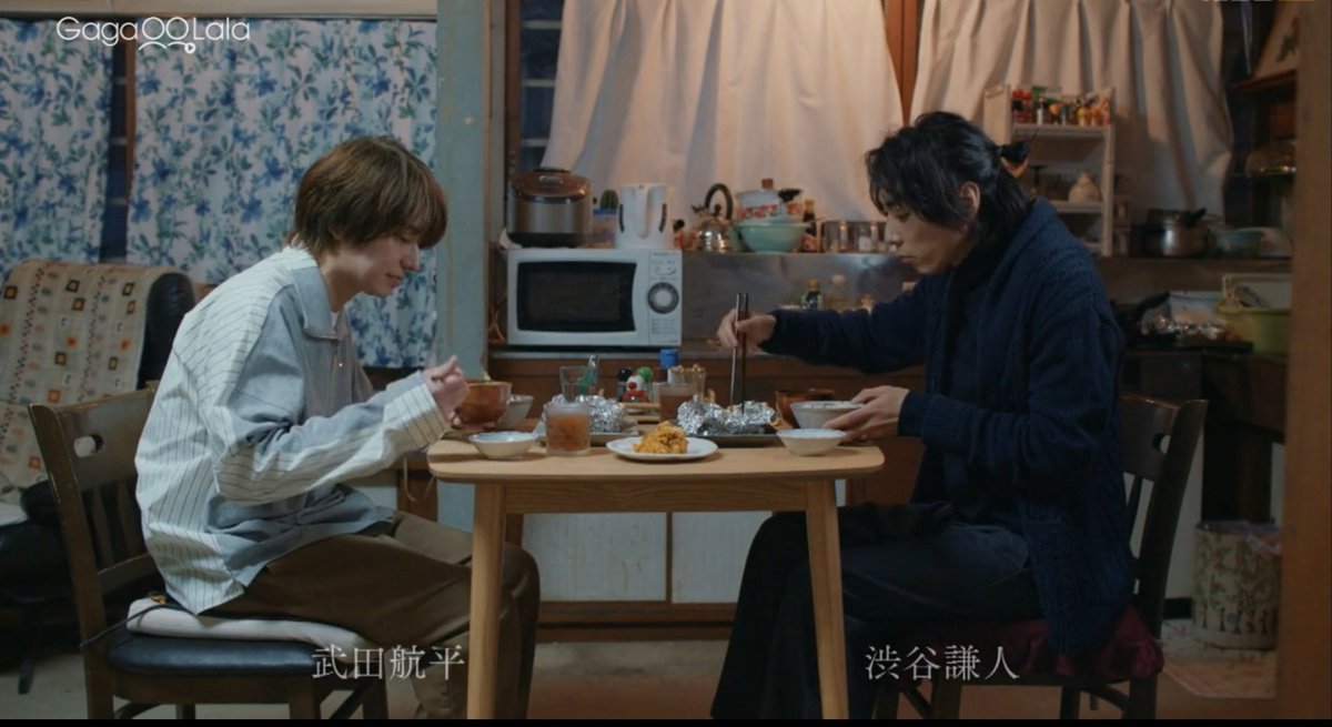 rialeetea's tweet photo. I'm also obsessed with how cozy and warm these shots are and the overall ambiance of the episode 🙈 It really makes you feel like everything is settling back into place after this fateful reunion.

#LifeinSmokeyBlue
#ドラマスモブル https://t.co/n0lPoFgyKs