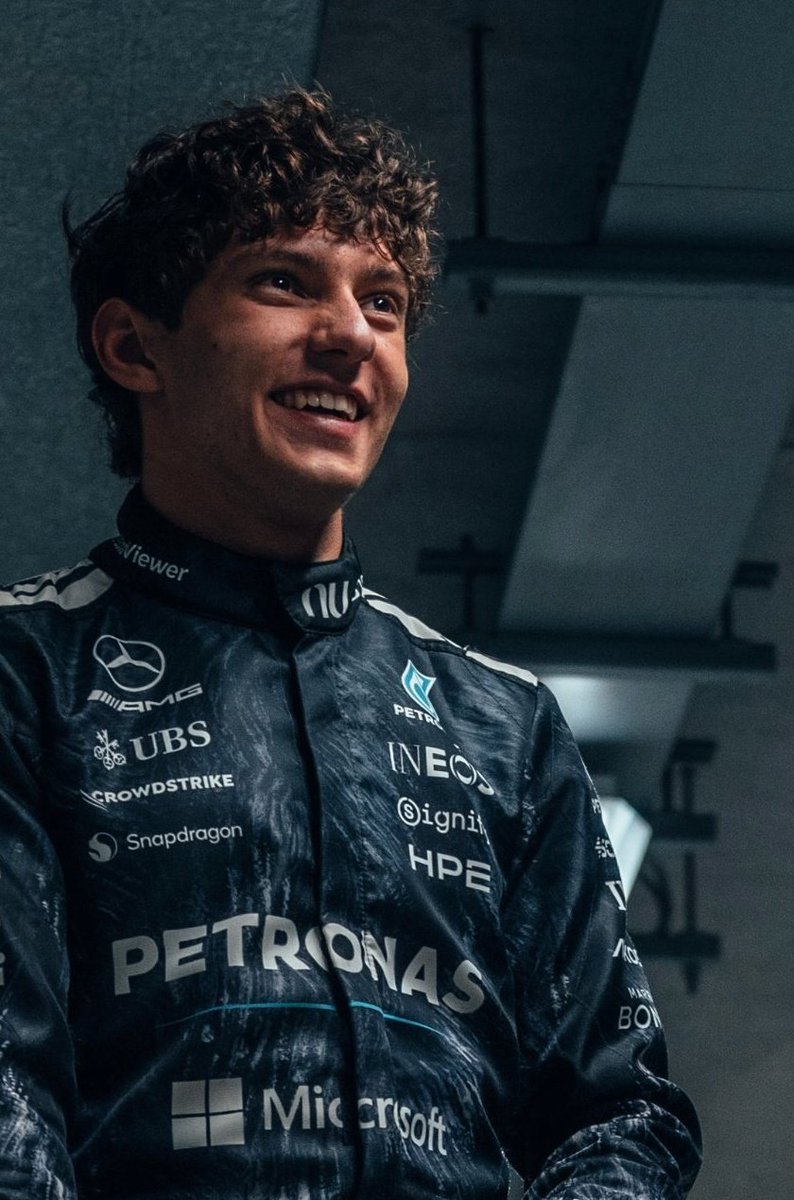 lewis kimi fanatic ⁴⁴ ¹² tweet media