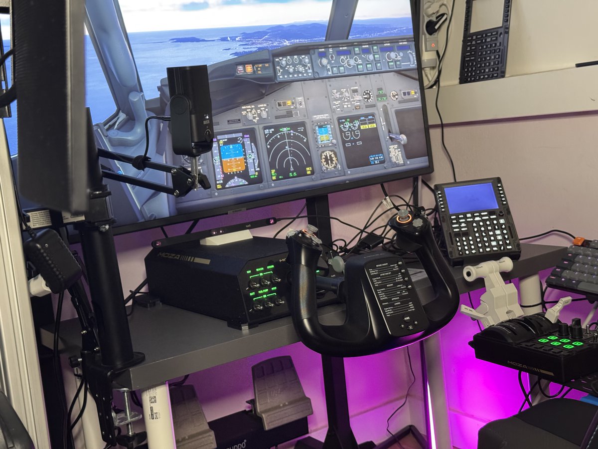 moza_racing's tweet image. Your workspace, now boarding as an aviation cockpit. ✈️

📸: rdrevolucion

#MOZACreatorProgram25 #moza #mozaflight #flightsim #flying #pilot #flight #flightsimgear #yoke
