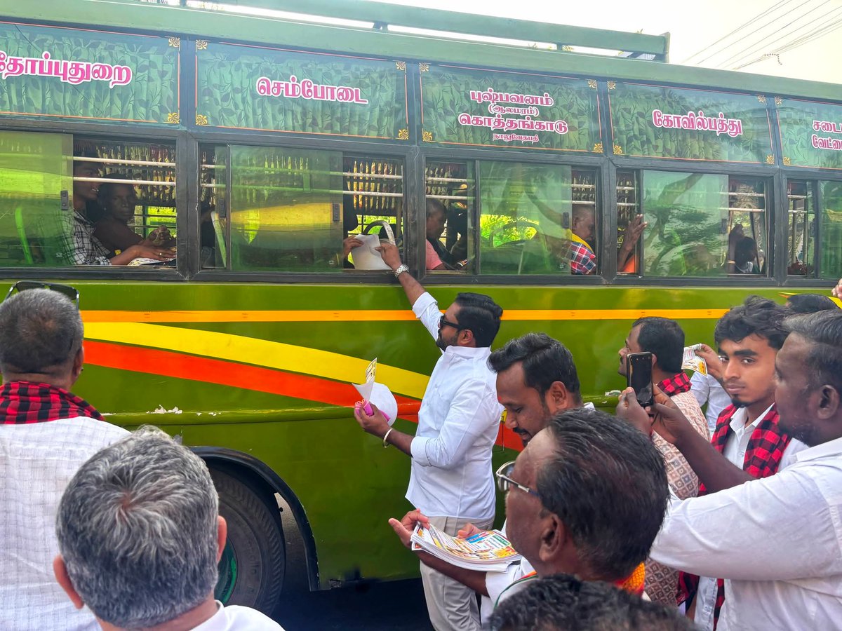 pvrvivekoffl's tweet photo. மதச்சார்பற்ற முற்போக்குக் கூட்டணியின் வெற்றி வேட்பாளர், திரு.மா.மீ.புகழேந்தி,அவர்களை ஆதரித்து தோப்புத்துறைப் பகுதிகளில் காங்கிரஸ் மற்றும் தோழமைக் கட்சி நிர்வாகிகளோடு வாக்குச் சேகரிப்பில் ஈடுபட்ட போது..

#Election2026
#வெல்வோம்_ஒன்றாக
#Vote4DMK https://t.co/DPupJJ791D