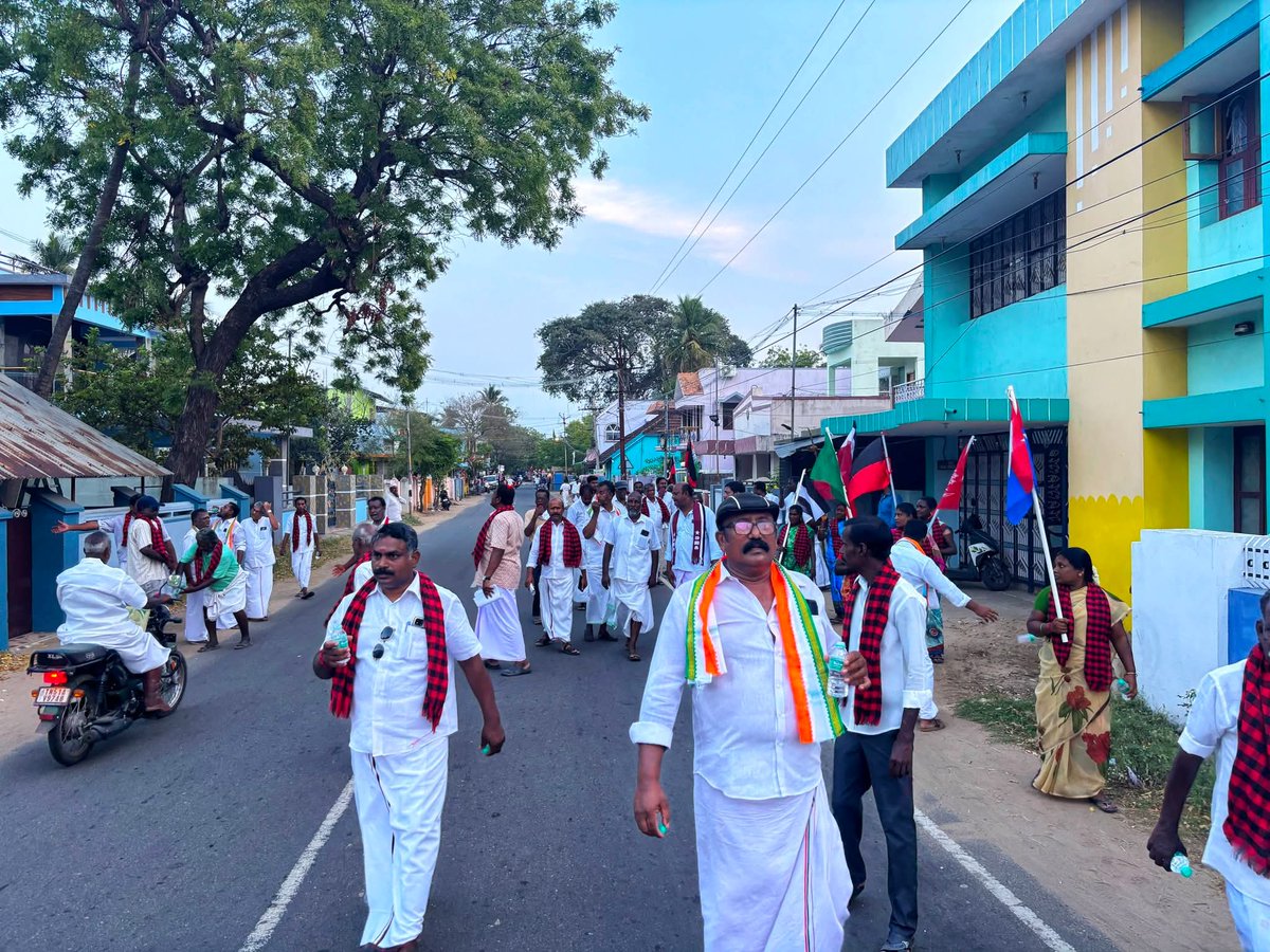 pvrvivekoffl's tweet photo. மதச்சார்பற்ற முற்போக்குக் கூட்டணியின் வெற்றி வேட்பாளர், திரு.மா.மீ.புகழேந்தி,அவர்களை ஆதரித்து தோப்புத்துறைப் பகுதிகளில் காங்கிரஸ் மற்றும் தோழமைக் கட்சி நிர்வாகிகளோடு வாக்குச் சேகரிப்பில் ஈடுபட்ட போது..

#Election2026
#வெல்வோம்_ஒன்றாக
#Vote4DMK https://t.co/DPupJJ791D