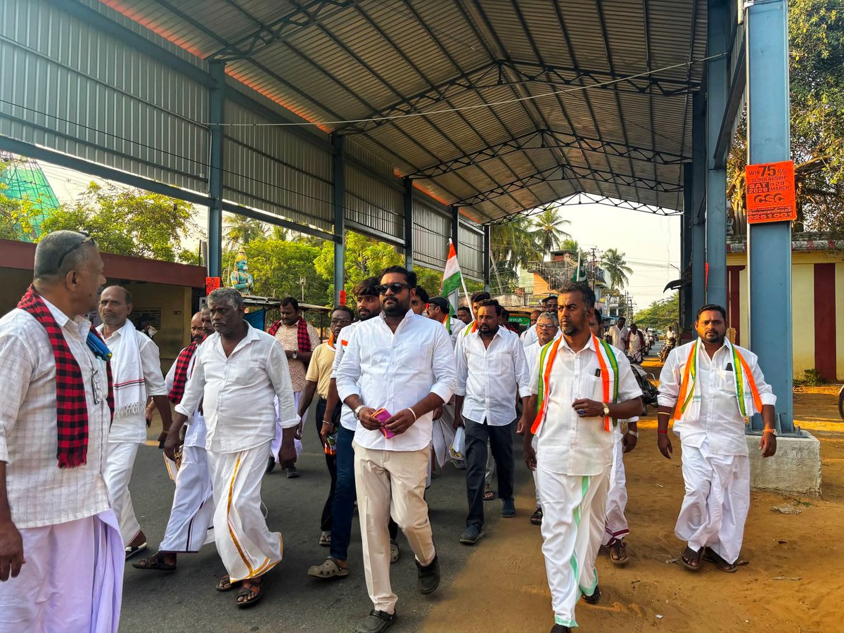 pvrvivekoffl's tweet photo. மதச்சார்பற்ற முற்போக்குக் கூட்டணியின் வெற்றி வேட்பாளர், திரு.மா.மீ.புகழேந்தி,அவர்களை ஆதரித்து தோப்புத்துறைப் பகுதிகளில் காங்கிரஸ் மற்றும் தோழமைக் கட்சி நிர்வாகிகளோடு வாக்குச் சேகரிப்பில் ஈடுபட்ட போது..

#Election2026
#வெல்வோம்_ஒன்றாக
#Vote4DMK https://t.co/DPupJJ791D