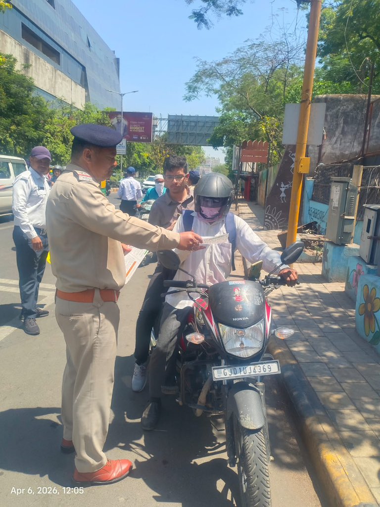 AHMEDABAD TRAFFIC POLICE tweet media