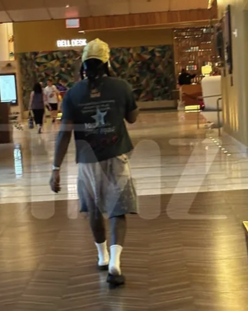 yL_IN_LAGOS's tweet image. This was Offset Feel relaxed and smiles even taking pictures with the fans before being shOt at Florida Casino