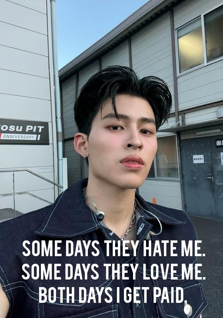 The Awkward Girly tweet media