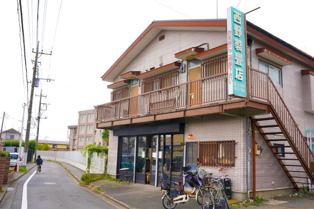 kunitachijin's tweet photo. 国立の南側、谷保エリアにある『西野製畳店』が、地域の居場所に生まれ変わったのは2020年のこと。

［ 懐かしいけど新しい / 谷保のネオおばあちゃん家 ］
https://t.co/aX8BpPd2SC
東京都国立市富士見台1-47-2 https://t.co/oLY2nXg5xG