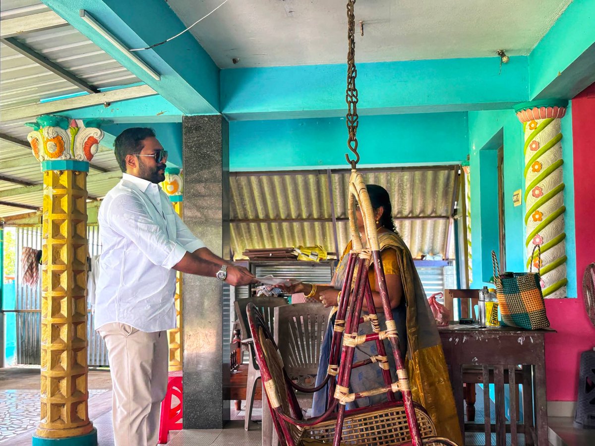 pvrvivekoffl's tweet photo. மதச்சார்பற்ற முற்போக்குக் கூட்டணியின் வெற்றி வேட்பாளர் திரு.மா.மீ.புகழேந்தி,அவர்களை 
ஆதரித்து பஞ்சநதிக்குளம் நடுச்சேத்தி ஊராட்சியில் காங்கிரஸ் மற்றும் தோழமைக் கட்சி நிர்வாகிகளோடு,வாக்குச் சேகரிப்பில் ஈடுபட்ட போது..

#Election2026
#வெல்வோம்_ஒன்றாக
#Vote4DMK 
@girishgoaINC https://t.co/AoY7DfgWWY