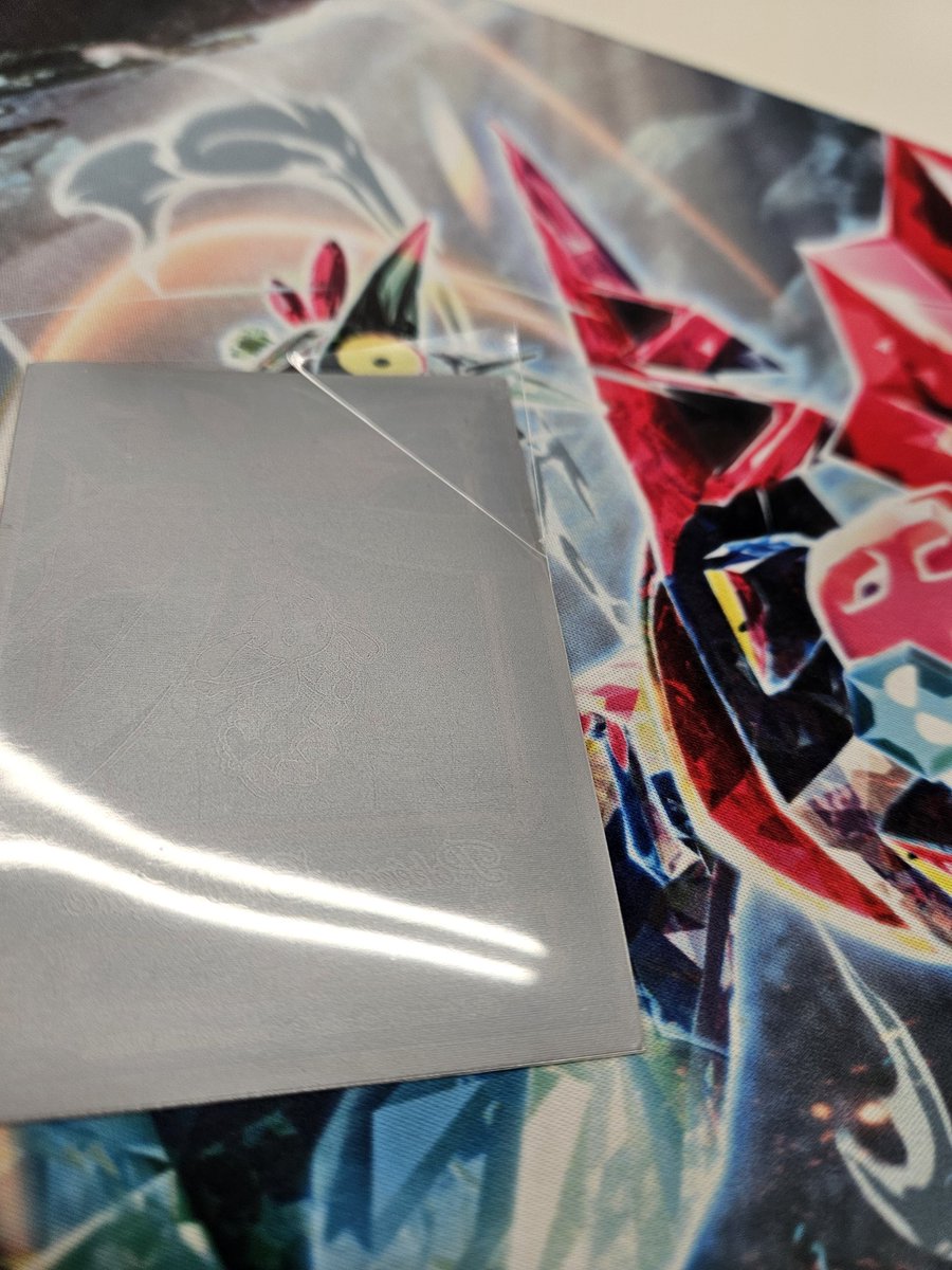 mattunpokeca's tweet photo. 対戦相手に無言でファローシャッフルされてスリーブ割けたのは初めて。
すごい怒りがこみ上げてきた。
だから自分はファローは自分の山でしかしない。相手の山はファローしないって決めてる。開けた初日で63枚になるとは思わなかったな https://t.co/SpUn2knCIU