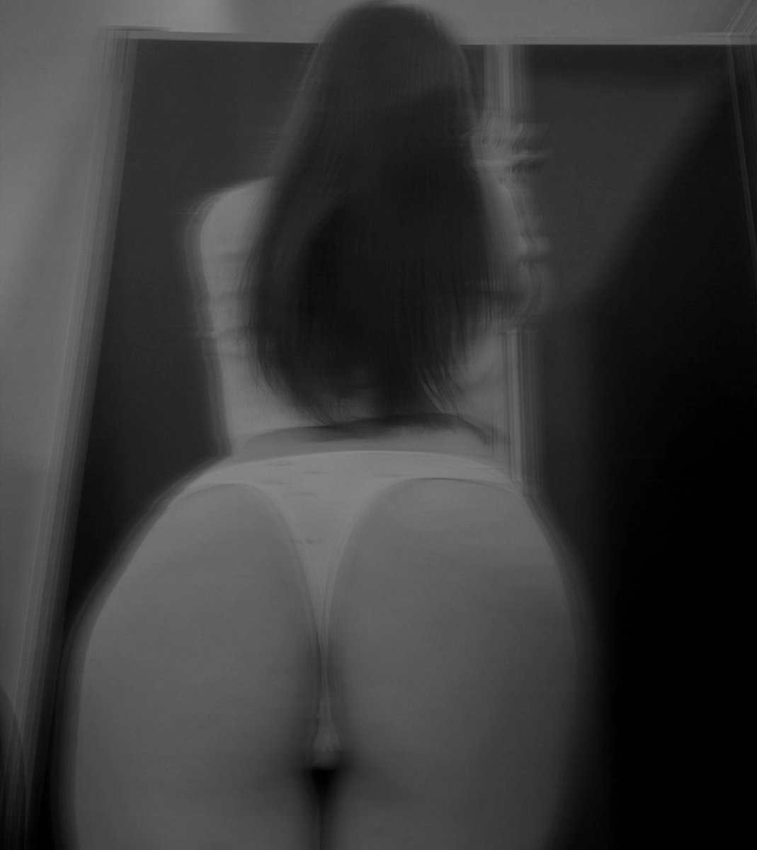 Andaba aburrida en el trabajo y me fui a tomar estas fotos. 

Tengan una rica noche. 🫦🔥