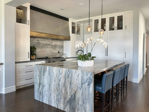 APluskitchen's tweet image. ✨ Coastal Luxury Living in Newport Coast

This kitchen &amp;amp; fireplace remodel brings together elegance, comfort, and modern design into one cohesive great room.
Open-concept living space — designed for both entertaining and everyday living. 

aplushomeimprovements.com/coastal-luxury…
#KitchenRemodel