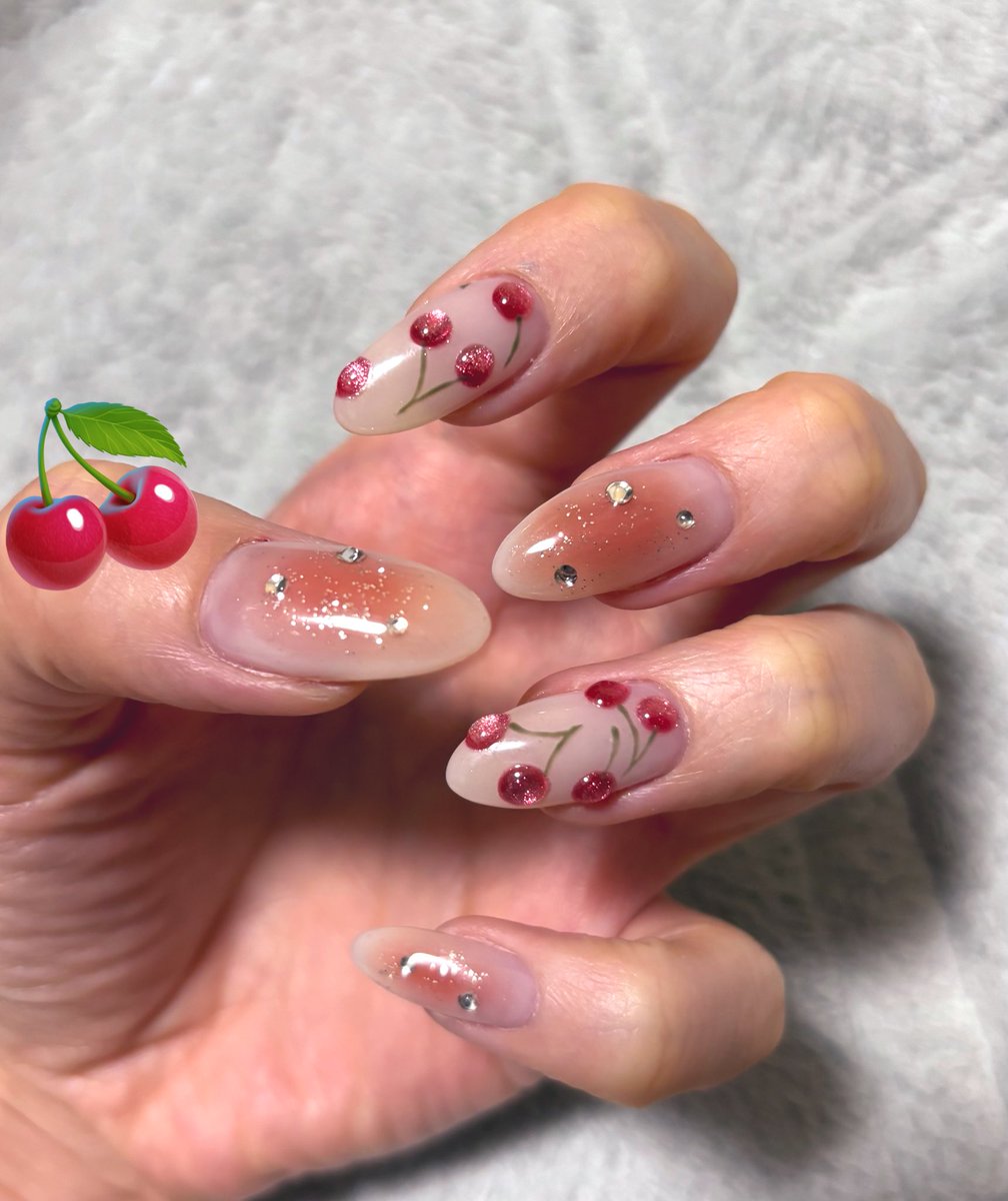 Rio_iyms's tweet photo. 先取りすぎさくらんぼネイル🍒 https://t.co/vjOEltY6T4