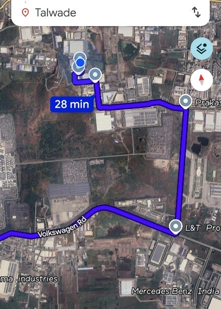 LocalSawal's tweet photo. This is Road from VW-Skoda material gate to ARAI chaman, pune and till Mahindra New Tower, Road or parking area for heavy Commercial Vehicles
Very high risk of accidents due to unauthorized parking of vehicle 
@CMOMaharashtra @TrafficPUNE https://t.co/ppn1eDqrRo