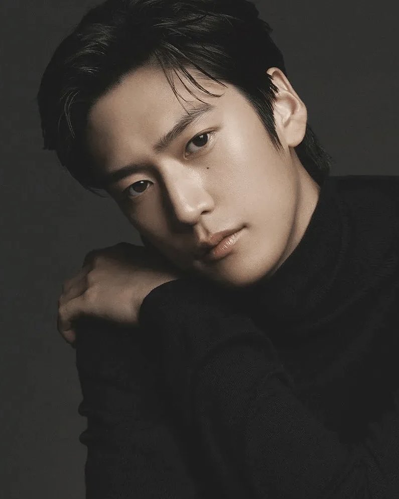 ๋ฃจํค tweet media