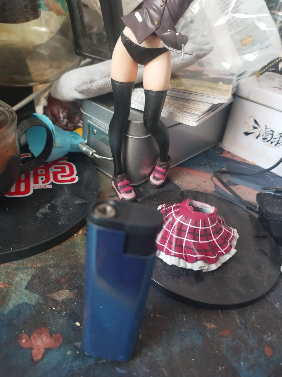 txqv3's tweet photo. 六花的伞断了，本来想用502修，结果不好用，我决定直接用打火机修，给伞柄融了怼���去 https://t.co/1lvAhJ77Dl