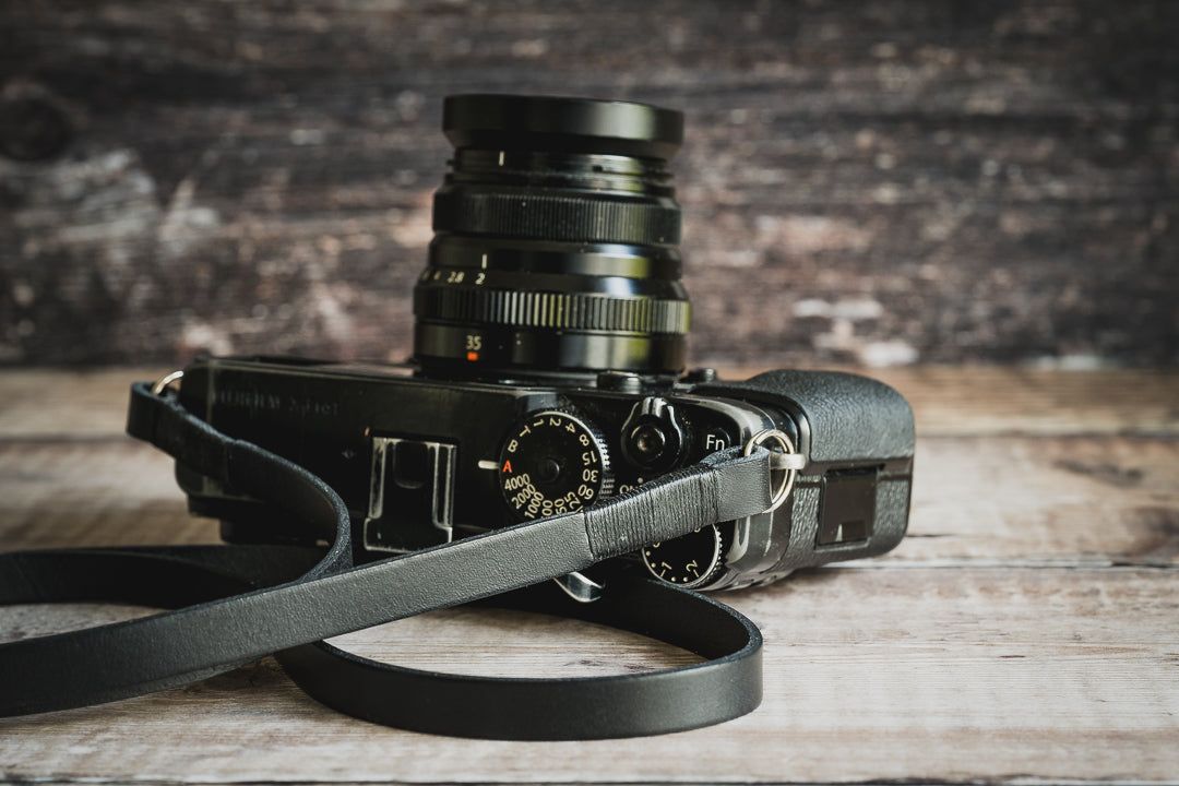 595strapco's tweet photo. Made in the UK from premium vegetable-tanned leather with decorative waxed cotton thread whipping, this classic strap combines timeless aesthetics with reliable performance for both film and digital cameras.  #camerastrap #photography

https://t.co/KmaoS86ZaX https://t.co/PZVQ0MSPhW