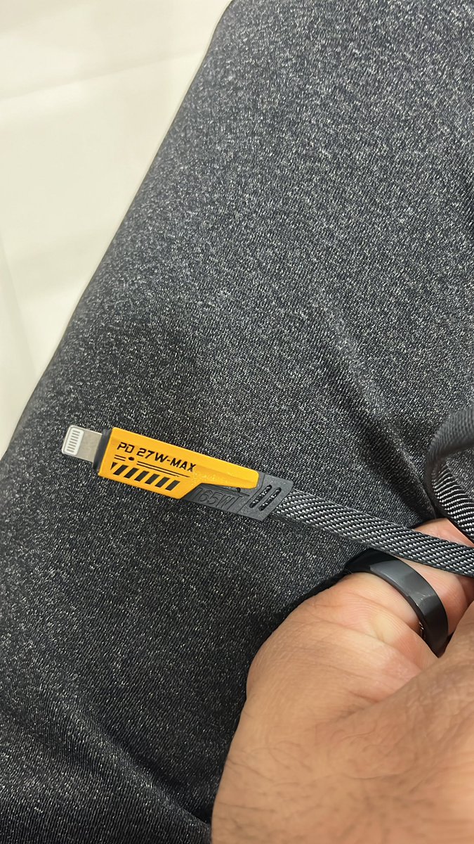 Satts's tweet photo. Vaku Luxos a fraud brand to avoid. They promise luxury but got a lemon
#fake #Vaku #Luxos #scam https://t.co/5KYekVvwJE