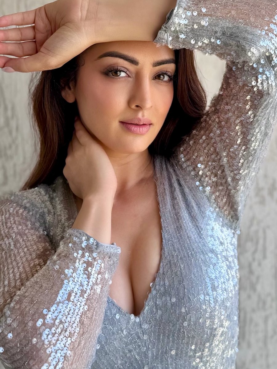 CelebGlamCG's tweet photo. Sandeepa Dhar ❤️
#SandeepaDhar https://t.co/k7d2FvKcRM