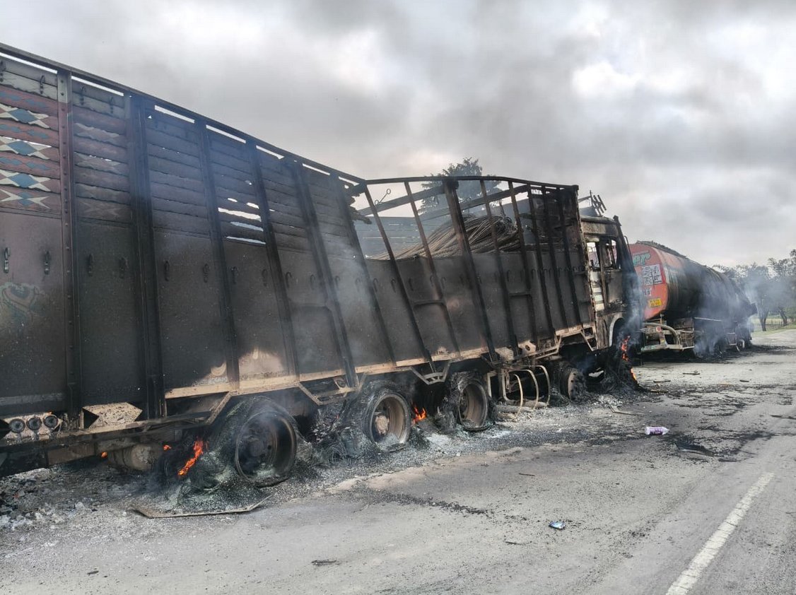 mightymanipur's tweet image. Violence only creates more pain. 
Two innocent children lost, and now more destruction follows.

Manipur deserves healing, not hatred.

Let’s choose peace over revenge. 
#Manipur #PrayForManipur #PeaceForManipur
#setonfire #damagetoproperty #Bishnupur @NELiveTV @manipur_police