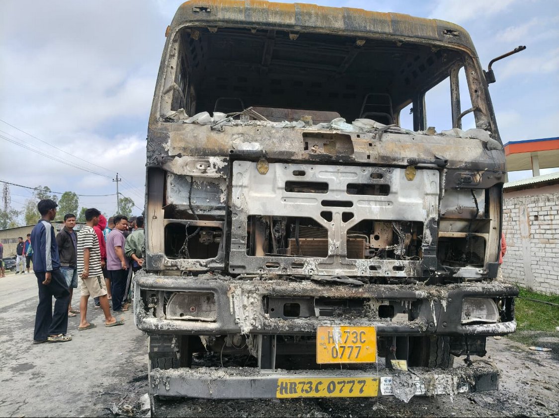 mightymanipur's tweet image. Violence only creates more pain. 
Two innocent children lost, and now more destruction follows.

Manipur deserves healing, not hatred.

Let’s choose peace over revenge. 
#Manipur #PrayForManipur #PeaceForManipur
#setonfire #damagetoproperty #Bishnupur @NELiveTV @manipur_police