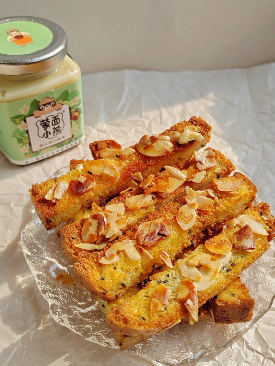 NinhoJunior2's tweet image. Tried the crispy honey butter toast at Sunny Crust today—fluffy inside, caramelized outside, paired with cold milk tea!  #FoodieVibes #LocalGem #BreadLovers