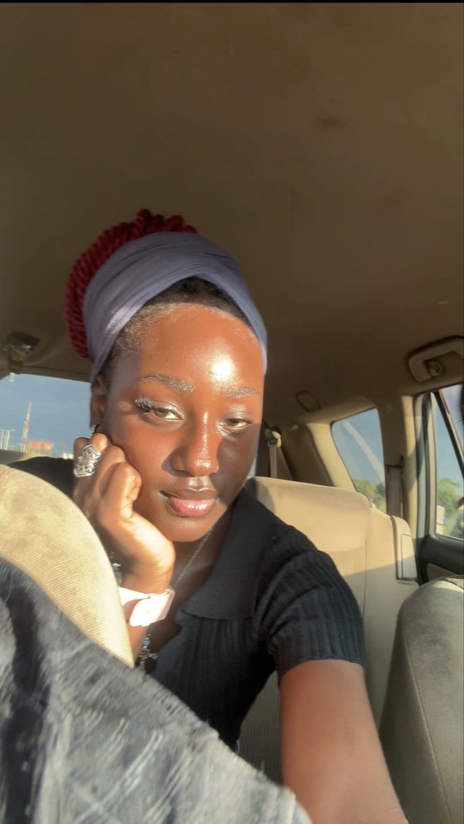 Claire 💙 tweet media