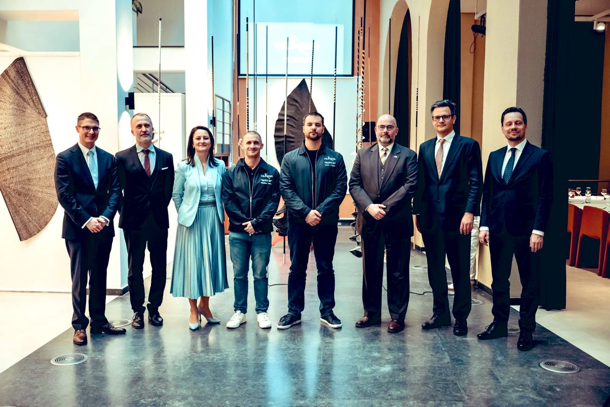 tamasivankovacs's tweet photo. Following the @NASAArtemis mission with awe and recalling how thrilled we were just a few of weeks ago to host Tibor #Kapu and Gyula #Cserényi,  #Hungary’s newest #astronauts from the #Hungarian to #Orbit (#HUNOR) 👩‍🚀🚀🇭🇺 program at our #Embassy’s @Liszt_Inst_Bxl twice during their intense three day program in #Belgium 🇧🇪 my colleagues organized, including visits at @ScholaEuropaea, @eurocontrol, @aerospacelab_, @CSL_Liege and numerous meetings with students, members of the general public and diplomats & #Ambassadors from @HungaryintheEU & @NATOHungary. @odor_balint @LeventeBnflvi @kovzsofia00 @BelgiumBudapest 

Specialist Tibor #Kapu flew @Axiom_Space’s  #Ax4 Mission last year to the International @Space_Station ➡️ returning the Hungarian flag to space 🚀🇭🇺 after 45 years. Selected from over 240 applicants, Tibor Kapu & Gyula Cserényi are both trained research astronauts 👨‍🚀 of the HUNOR Program and are involved in more than 30 ongoing #Hungarian-developed innovative research & science experiments 🧪🔬 representing the best Hungary 🇭🇺 can offer to 🇪🇺 & 🌍‼️