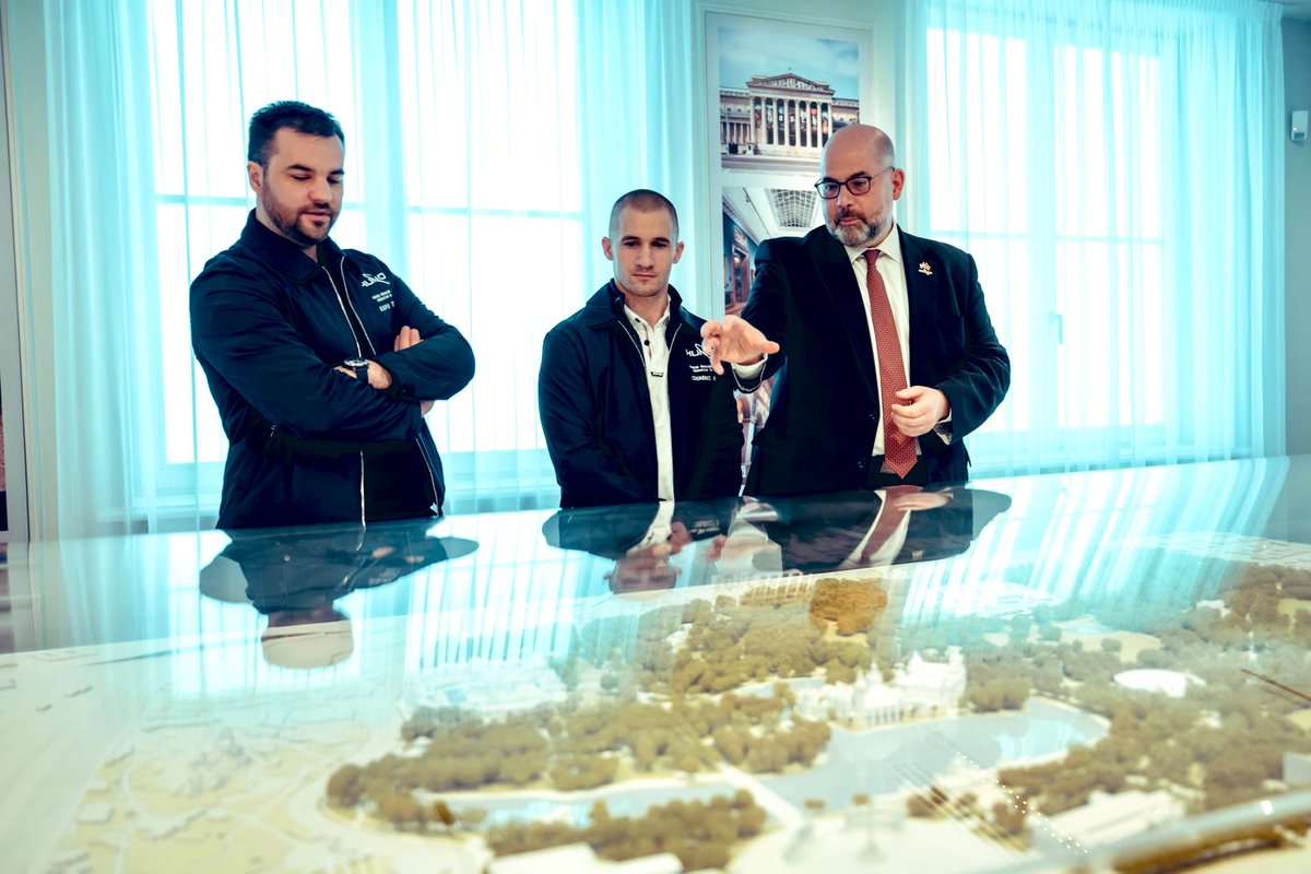 tamasivankovacs's tweet photo. Following the @NASAArtemis mission with awe and recalling how thrilled we were just a few of weeks ago to host Tibor #Kapu and Gyula #Cserényi,  #Hungary’s newest #astronauts from the #Hungarian to #Orbit (#HUNOR) 👩‍🚀🚀🇭🇺 program at our #Embassy’s @Liszt_Inst_Bxl twice during their intense three day program in #Belgium 🇧🇪 my colleagues organized, including visits at @ScholaEuropaea, @eurocontrol, @aerospacelab_, @CSL_Liege and numerous meetings with students, members of the general public and diplomats & #Ambassadors from @HungaryintheEU & @NATOHungary. @odor_balint @LeventeBnflvi @kovzsofia00 @BelgiumBudapest 

Specialist Tibor #Kapu flew @Axiom_Space’s  #Ax4 Mission last year to the International @Space_Station ➡️ returning the Hungarian flag to space 🚀🇭🇺 after 45 years. Selected from over 240 applicants, Tibor Kapu & Gyula Cserényi are both trained research astronauts 👨‍🚀 of the HUNOR Program and are involved in more than 30 ongoing #Hungarian-developed innovative research & science experiments 🧪🔬 representing the best Hungary 🇭🇺 can offer to 🇪🇺 & 🌍‼️
