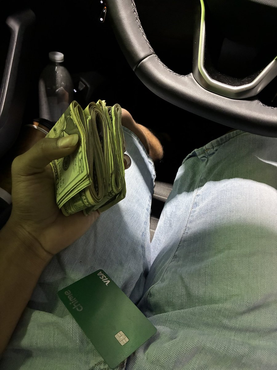 AFNF95's tweet photo. Wasn’t feeling love so the block I had to hug the bitch https://t.co/2Yzc1LrFm1