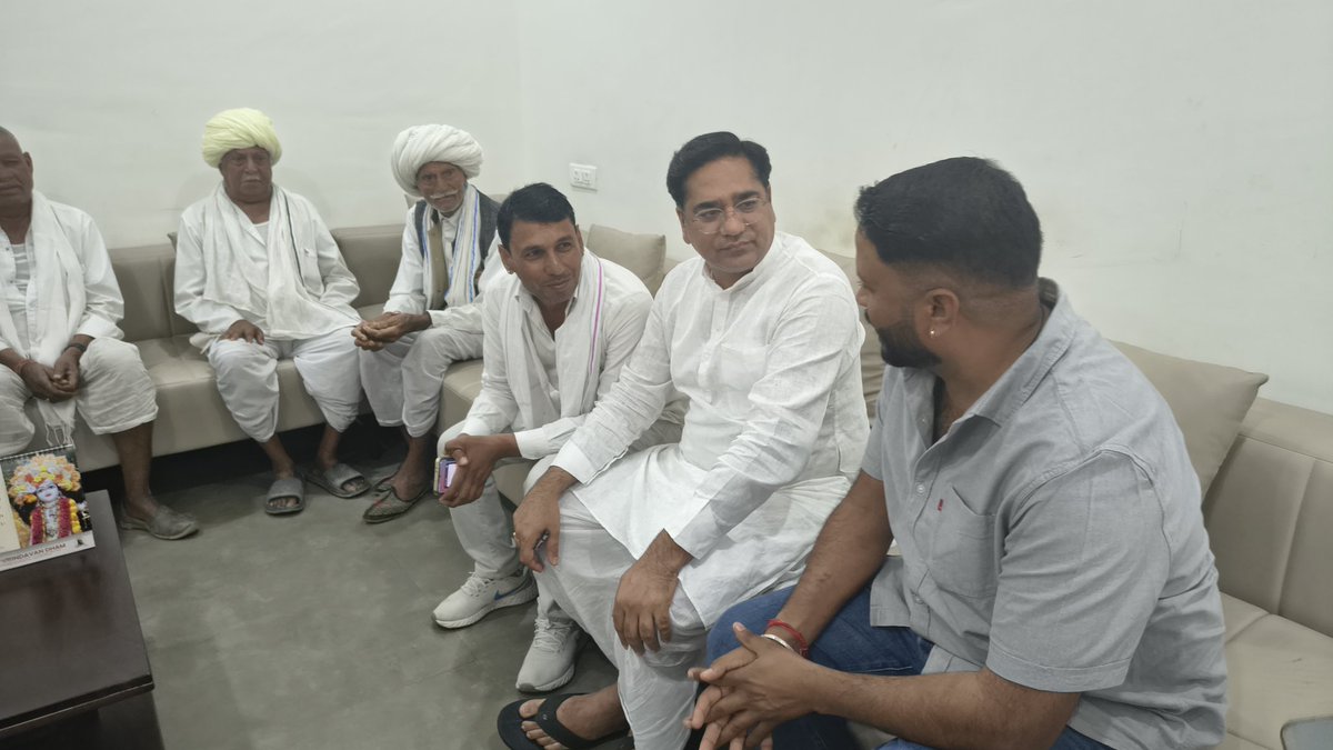 SureshRawatIN's tweet image. जयपुर में राजकीय आवास पर जनसुनवाई में पधारें गणमान्यजनों से मुलाकात कर उनकी समस्याओं को सुना एवं उनके शीघ्र निवारण हेतु संबंधित अधिकारियों को आवश्यक दिशा-निर्देश दिए।

#SSR #Jaipur