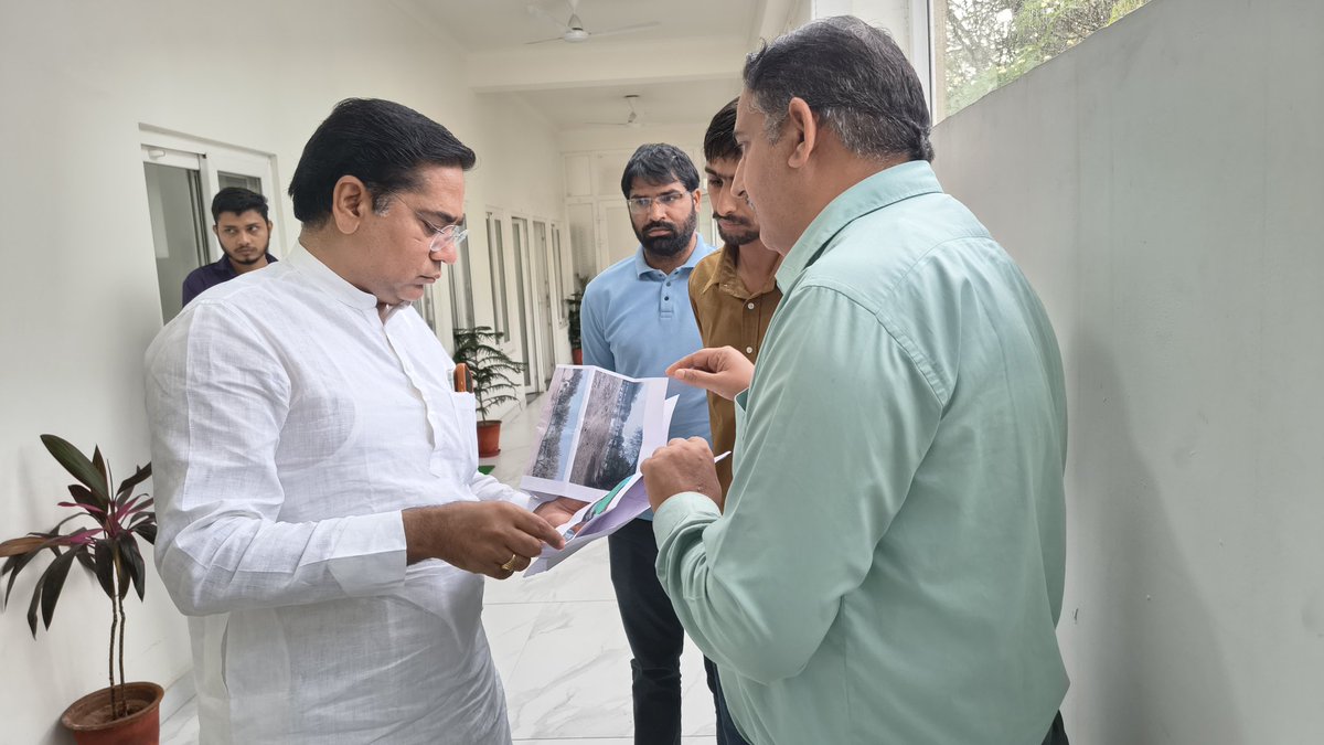 SureshRawatIN's tweet image. जयपुर में राजकीय आवास पर जनसुनवाई में पधारें गणमान्यजनों से मुलाकात कर उनकी समस्याओं को सुना एवं उनके शीघ्र निवारण हेतु संबंधित अधिकारियों को आवश्यक दिशा-निर्देश दिए।

#SSR #Jaipur