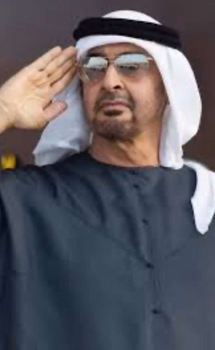 من اعظم نعم ربي علينا زعيم الدار
الامارات صارت مدرسه في تكاتفها

جلدها غليظ ولحمها مر ما تنهار
على الحق تثبت ما تغير مواقفها

#الامارات_أمن_وأمان 
#الامارات_خط_أحمر