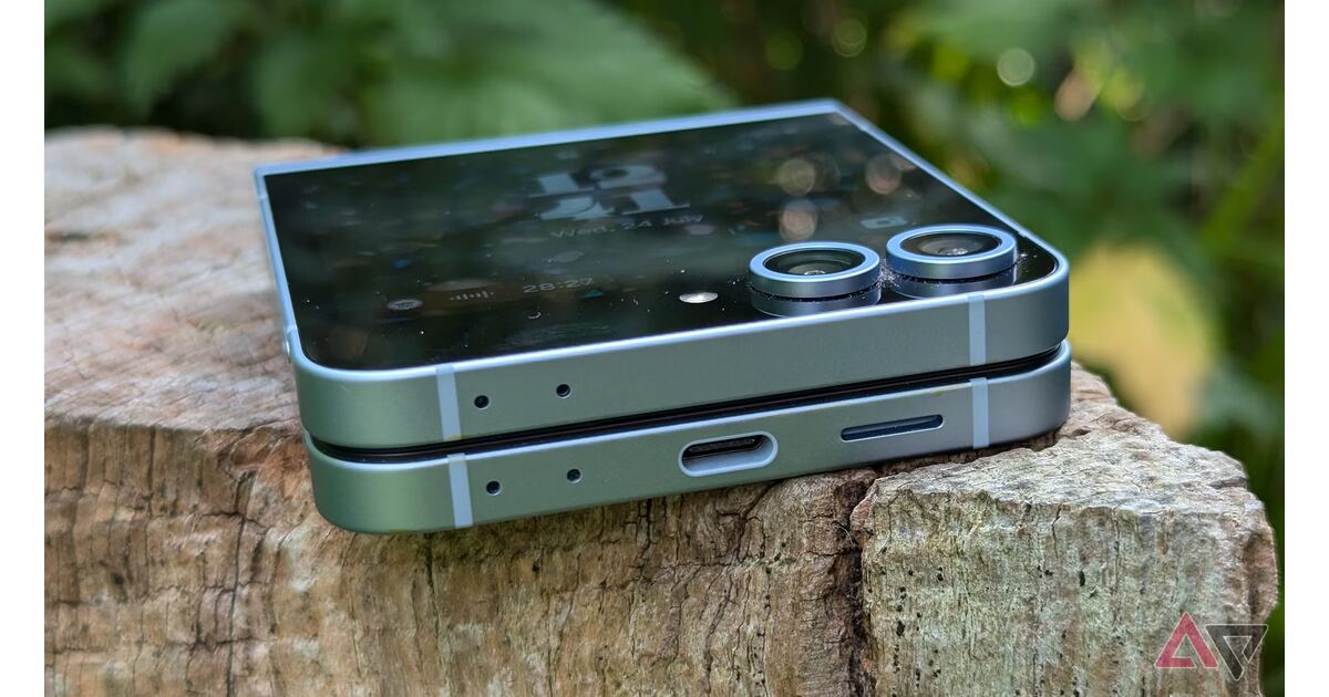 itzineru's tweet image. Galaxy Z Flip 6 подешевел до $550: складной Samsung без переплаты #IT #технологии
itzine.ru/news/smartphon…

Для бюджетного сценария у Galaxy Z Flip 6 есть редкое для складных моделей сочетание: нормальная цена, свежая платформа и форм-фактор, который не требует жертвовать компа...