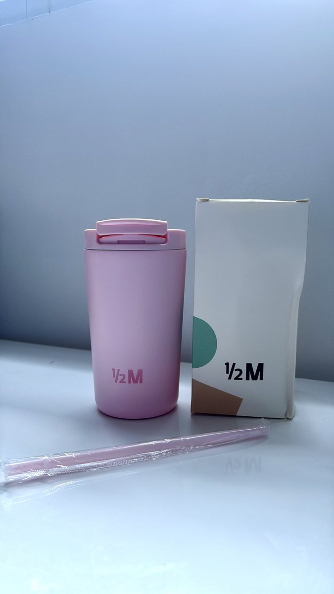 mitamericano's tweet photo. Akhirnya tumbler 1/2 M ini nyampe di tanganku setelah lama nunggu siapa yg mau balik ke Indo😌 https://t.co/36ZuwNO0lI