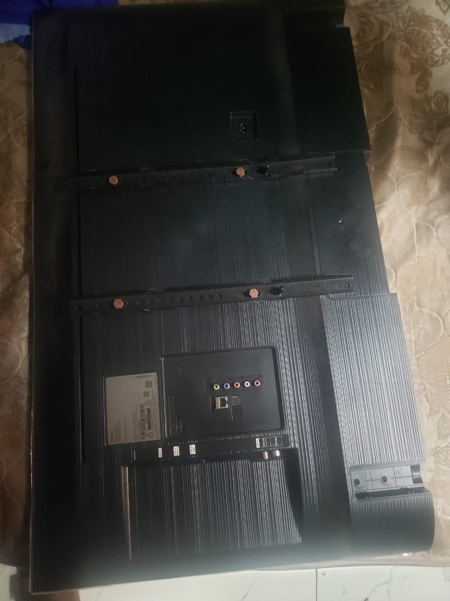 Joshman191's tweet image. Declutter sales 🔥🔥
🎯Neatly Used 
🎯Samsung 43″ HD Smart TV UA43T5300
🎯Bought Brand New 
🎯Receipt Available 
🎯First Owner
🎯350k
🎯Ibadan