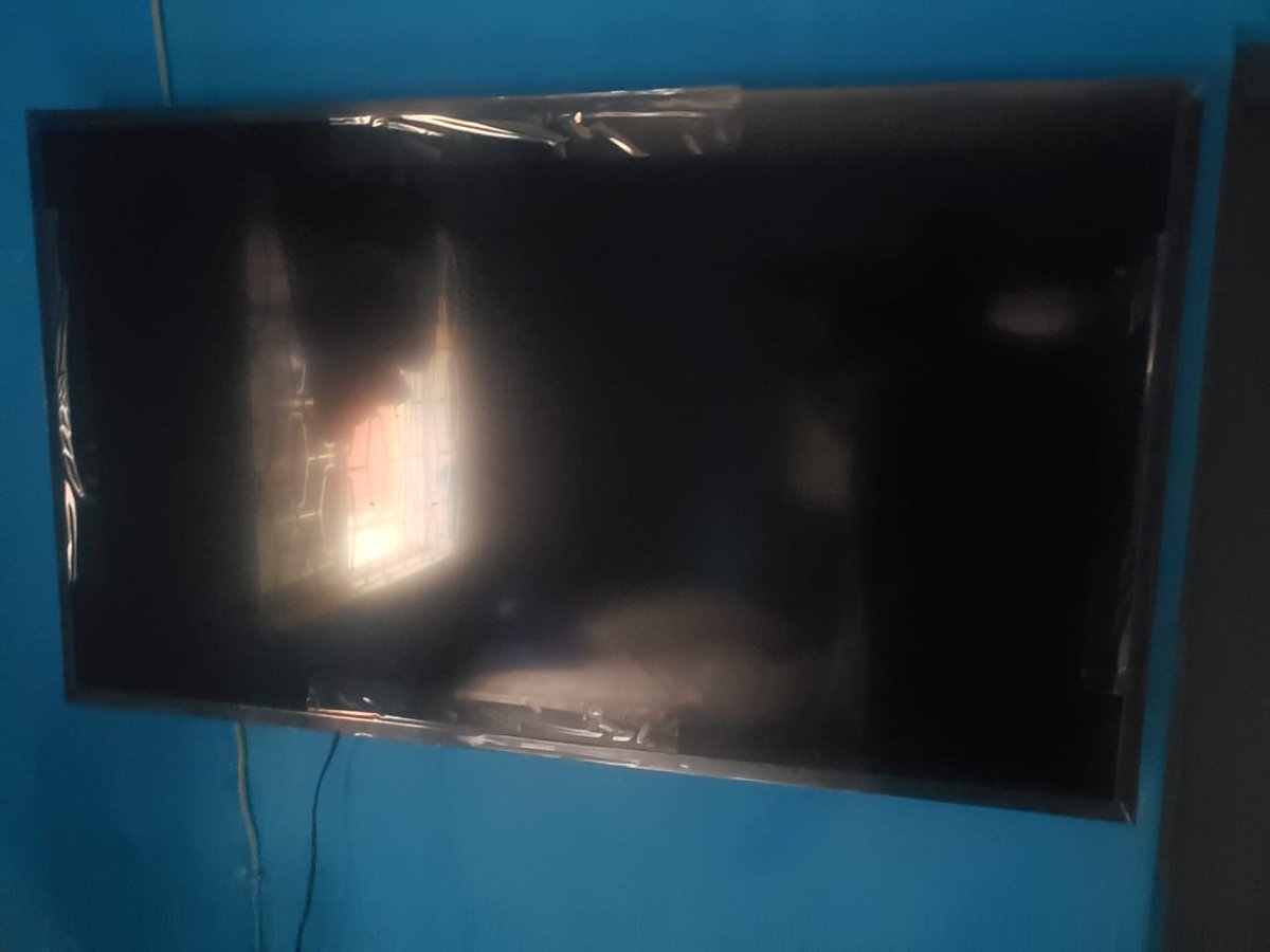 Joshman191's tweet image. Declutter sales 🔥🔥
🎯Neatly Used 
🎯Samsung 43″ HD Smart TV UA43T5300
🎯Bought Brand New 
🎯Receipt Available 
🎯First Owner
🎯350k
🎯Ibadan