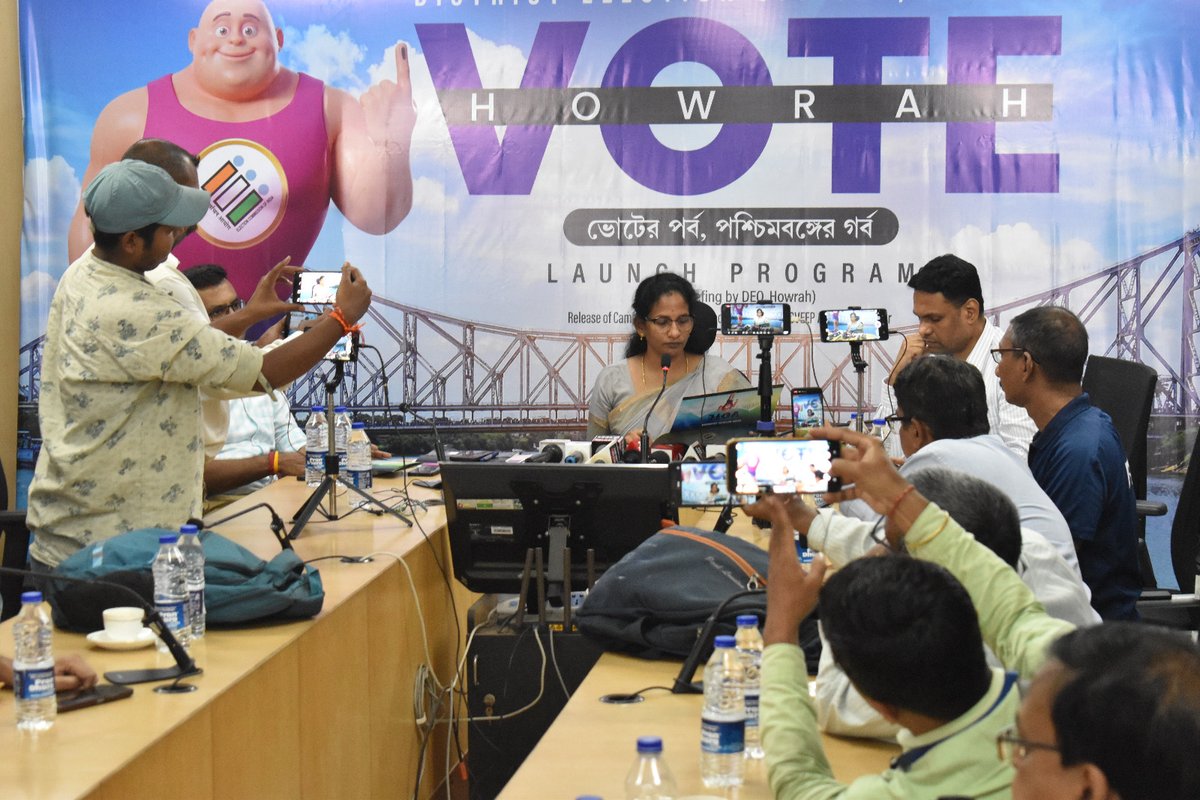 CEOWestBengal's tweet image. Election mascot unveiling &amp;amp; SVEEP calendar launching by DEO Howrah for Howrah district, West Bengal.
#WBLA2026 #SVEEP #Awareness
@ECISVEEP
@SpokespersonECI
@PIBKolkata
@airnews_kolkata
@sveephowrah