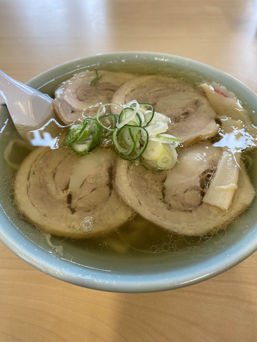オジサンの転職前の春休みも半分を過ぎまして 今日は佐野までラーメンを食べに行ってきやした

家から車で30分くらいで 行けるので近い近い

が 人気店で 待ちが30分🤣

美味しゅうございました