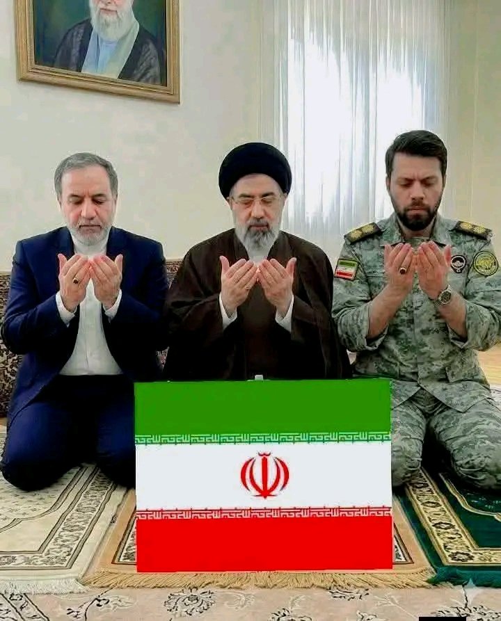 اے پروردگار تجہے اپنے پیارے حبیب کا واسطہ ملک ایران کی نصرت فرماء  ❤❤❤