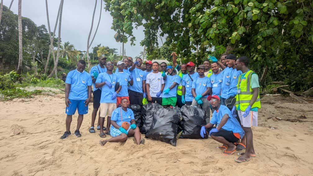 TubeAwu2015's tweet photo. Campo a accueilli les 03-04 avril la 1ère retraite des patrouilleurs de Tube awu.
Bilan, échanges, solution,mais aussi  collecte de déchets et cohésion avec les pêcheurs.Un pas fort pour mieux protéger les tortues marines et notre littoral.
#TortuesMarines #Campo #Conservation https://t.co/Z4f6ON91Jw