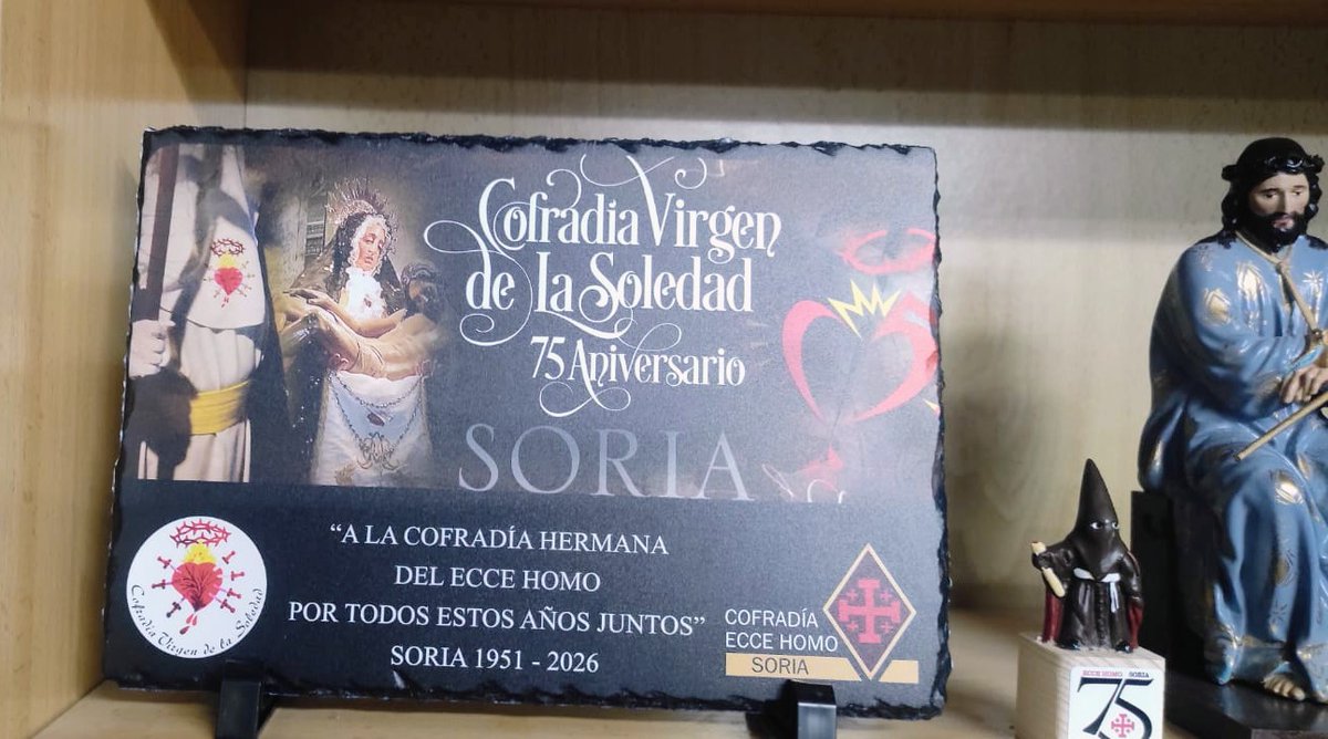 EcceHomoSORIA's tweet photo. Esta Semana Santa la Cofradía de La Soledad ha celebrado su 75 aniversario y ha querido tener un recuerdo con nuestra cofradía, especialmente con nuestra banda de cornetas, que tantos años ha acompañado a su procesión. ¡Gracias hermanos! https://t.co/HT2mcNJW3O