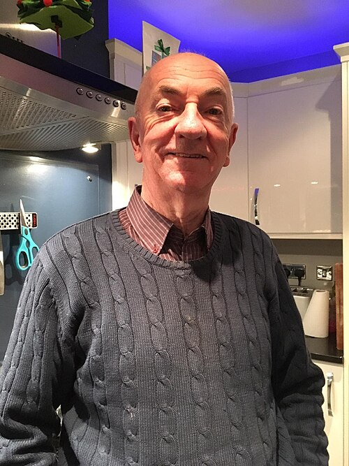 WiciCymru's tweet photo. Roedd Cen Cartŵn Williams (#aydh 7 Ebrill 1946 – 24 Mai 2020)  yn ddylunydd ac aelod gweithgar o gymuned Gymraeg Caerdydd o'r 1970au  ymlaen.

Dyluniodd amrywiaeth eang o gloriau llyfrau, recordiau a  thaflenni Cymraeg.
https://t.co/ZZaCyvUZpW https://t.co/MaqM1pZHks