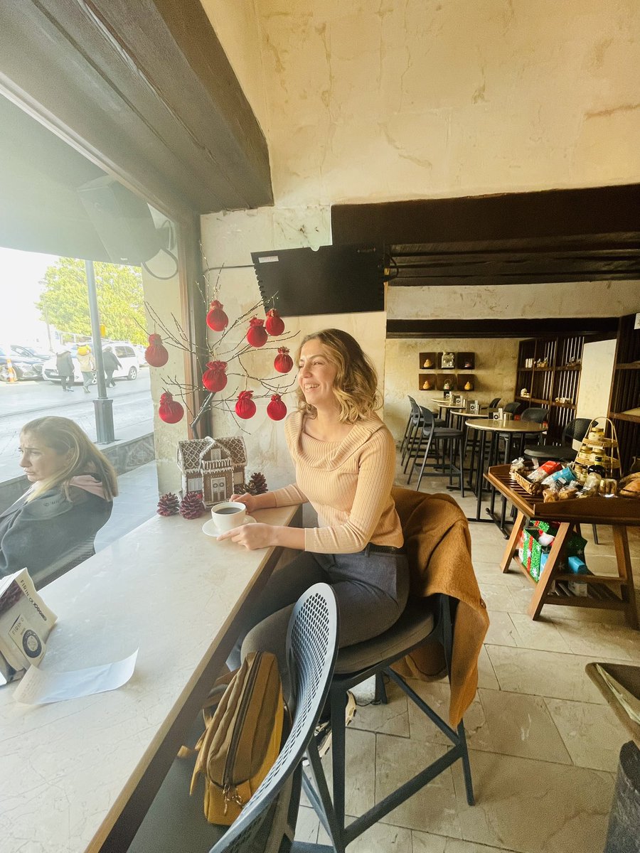 Kahkahasız geçen bir gün boşa geçirilmiş bir gündür . 
Günlerimi kaybetmemek için gülüyorum🫶🌼😇